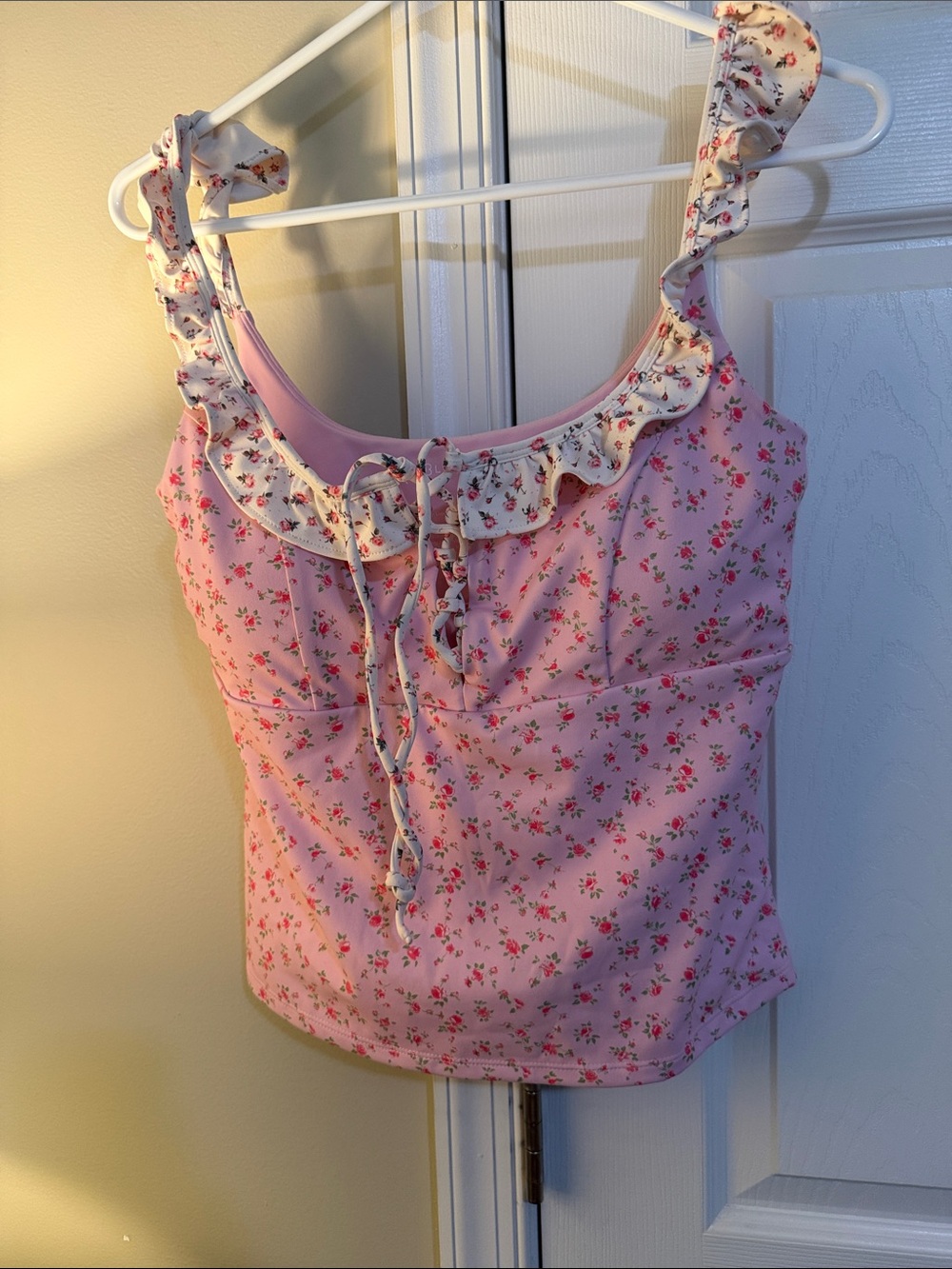 Blogilates size large ruffle tank